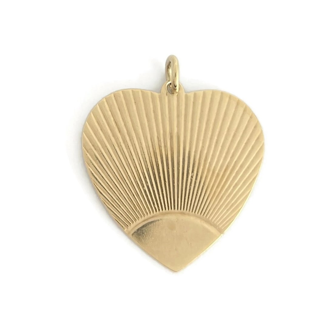 Vintage 1950's Engine Turned Fluted Heart Charm Pendant 14K Yellow Gold, 4.53 Gr: Title: Vintage 1950's Engine Turned Fluted Heart Charm Pendant 14K Yellow Gold, 4.53 Gr Description: Vintage 1950's Engine Turned Fluted Heart Charm Pendant 14K Yellow Gold, 4.53 Grams This is such a
