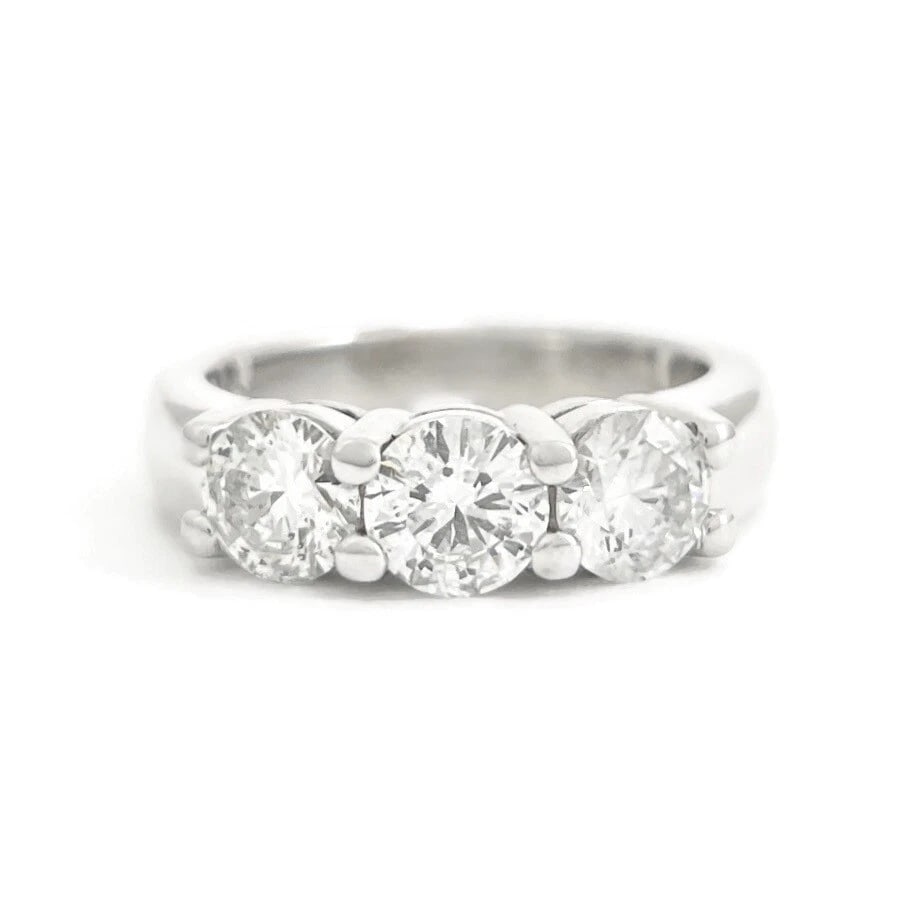 Round 3-Stone Diamond Wedding Band Ring 14K White Gold 1.57 CTW: Title: Round 3-Stone Diamond Wedding Band Ring 14K White Gold 1.57 CTW Description: Round 3-Stone Diamond Wedding Band Ring 14K White Gold 1.57 This is a lovely ring that can be worn as an engagement