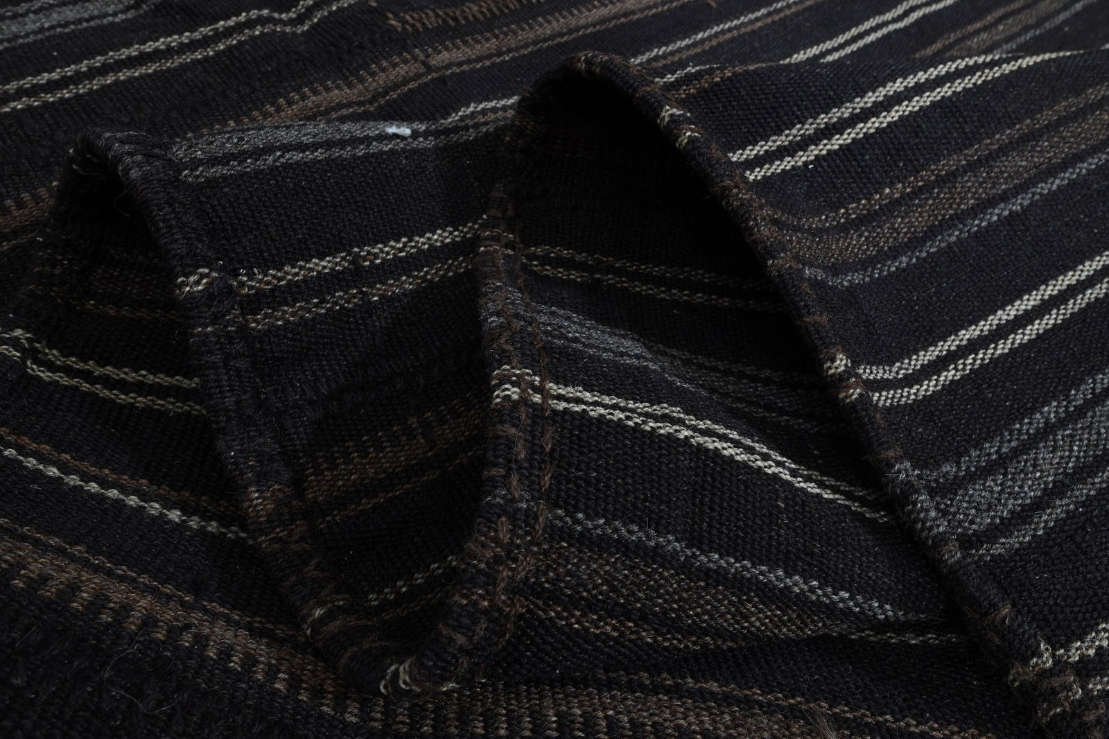 6'8x10'2 ft, DECOR KILIM RUG: Title: 6'8x10'2 ft, DECOR KILIM RUG Origin: Turkey Date/Period: 1960 - 1970 Materials: Wool and Cotton Size: Width: 6.8 feet Length: 10.2 feet Description: This Turkish one-of-a-kind Vintage Flatweave