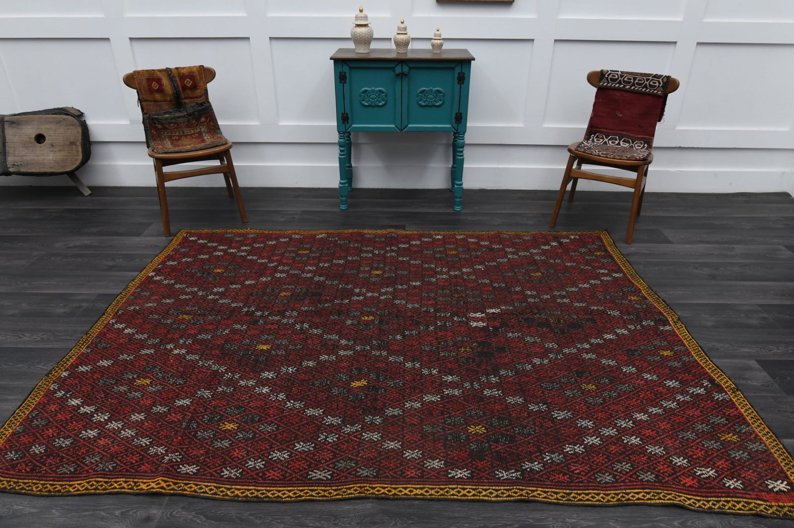 6x8 Ft, TURKISH Runner, Vintage: Title: 6x8 Ft, TURKISH Runner, Vintage Origin: Turkey Date/Period: 1960 - 1970 Materials: Wool and Cotton Size: Width: 5.6 feet Length: 8.2 feet Description: This Turkish one-of-a-kind Vintage Flatwea