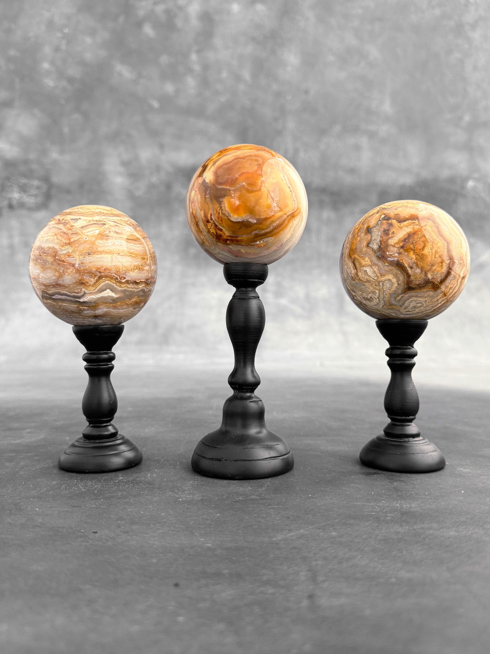 Beautiful set of 3 crystalized lace agate spheres with stands: Title: Beautiful set of 3 crystalized lace agate spheres with stands Maker:Unknown Origin: Indonesia Date/Period:2025 Materials:Lace Agate Dimensions:Height 1 incl. stand: 17.5 cm / 6.8 inches Diamete