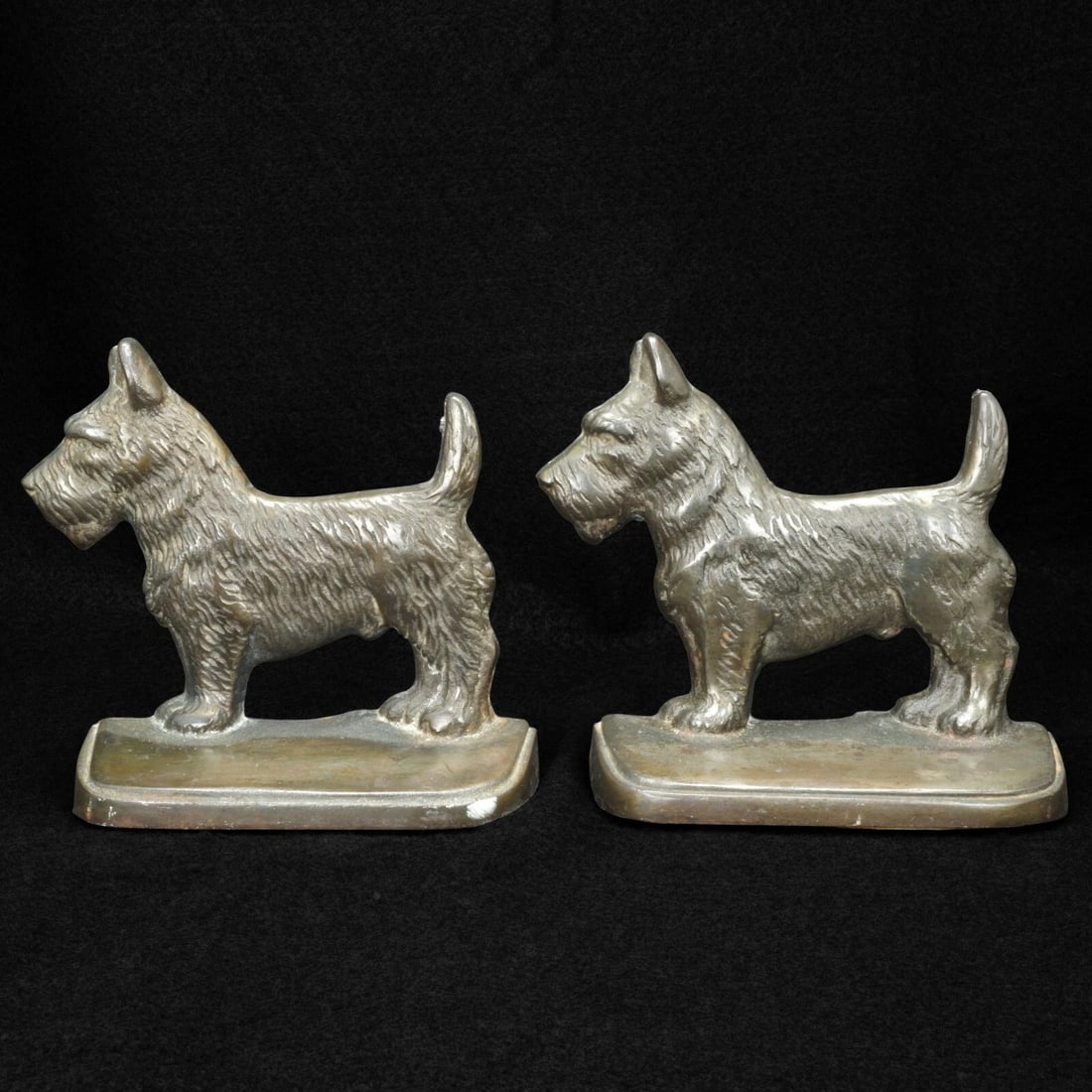Pair Iron Scotty Dog Hubley Bookends c 1925: Title:Pair Iron Scotty Dog Hubley Bookends c 1925 Size:5 3/8 in wide x 5 in tall x 2 in deep. Description:A heavy and useful pair of Scotty Bookends to add to the library. A pair of cast iron bookends