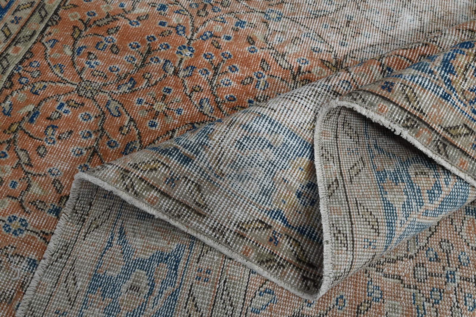 6'9x10'1 ft, SPRING DÉCOR: Title: 6'9x10'1 ft, SPRING DÉCOR Origin: Turkey Date/Period: 1960 - 1970 Materials: Wool And Cotton Size: Width: 6.9 feet Length: 10.1 feet Description: This Turkish one-of-a-kind Vintage Turkish