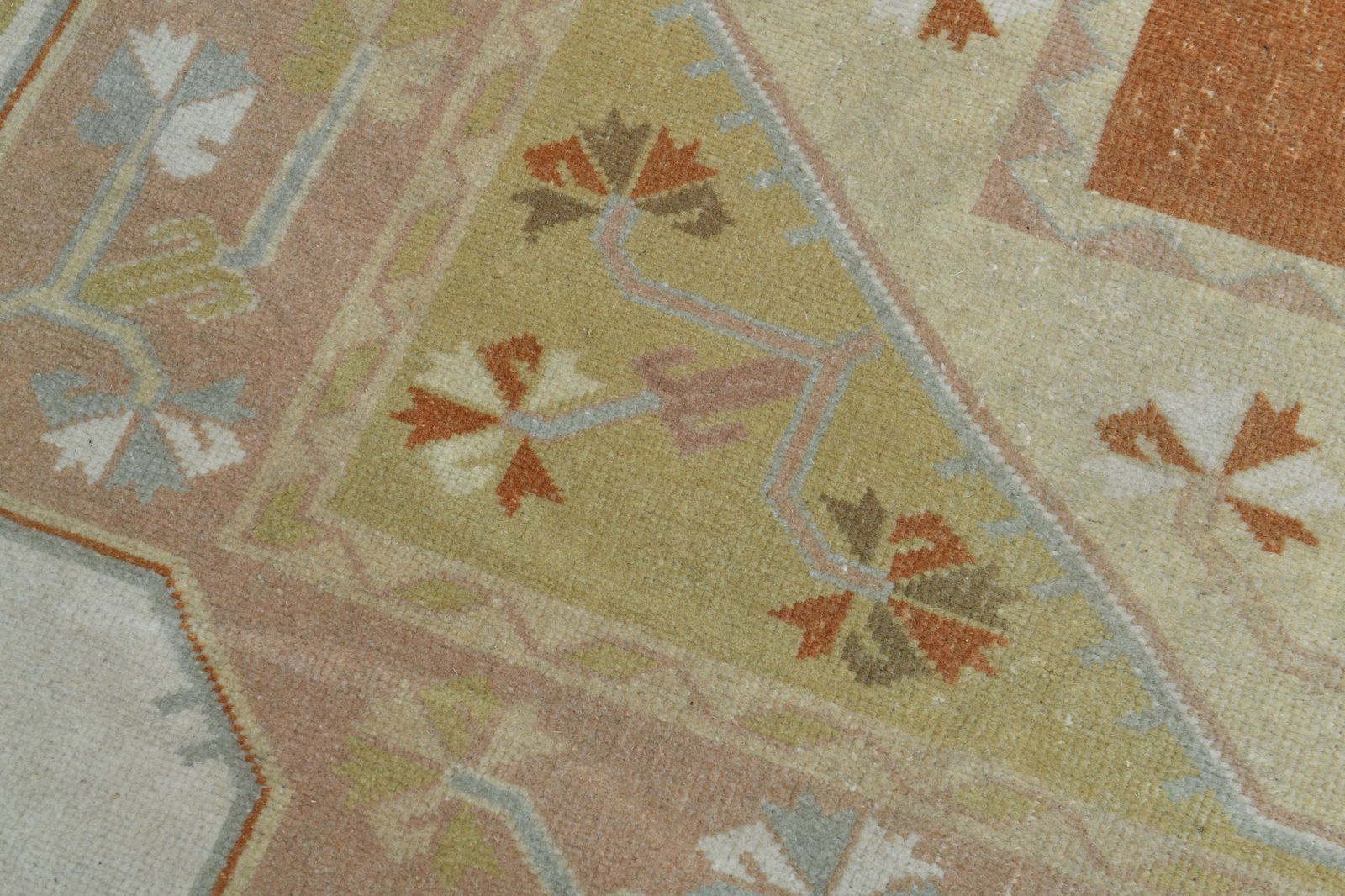 6.7x9.6 ft, BORDERED AREA RUG - 9