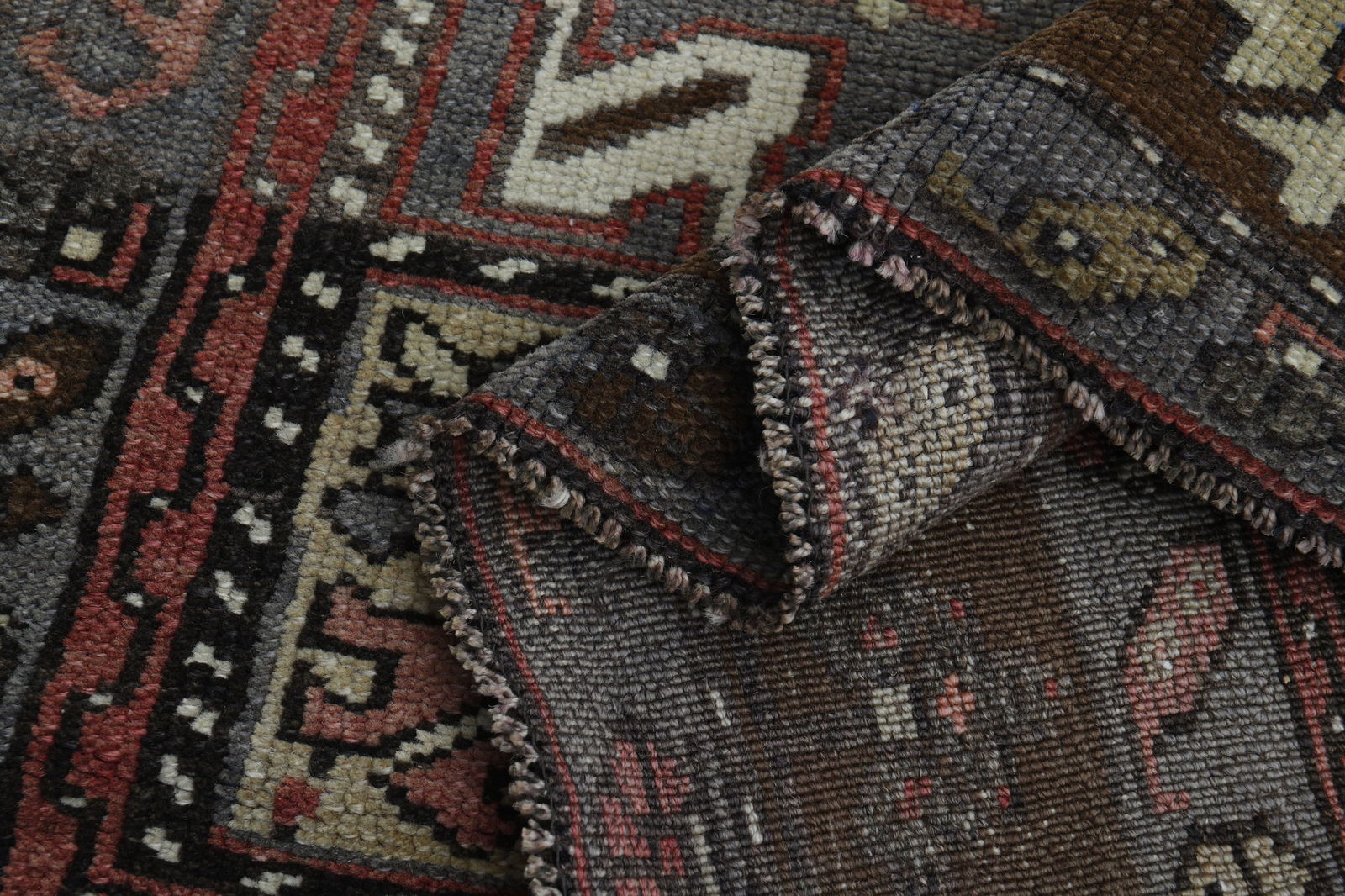 4'7x8'9 ft, HALLWAY RUNNER RUG: Title: 4'7x8'9 ft, HALLWAY RUNNER RUG Origin: Turkey Date/Period: 1960 - 1970 Materials: Wool And Cotton Size: Width: 4.7 feet Length: 8.9 feet Description: This Turkish one-of-a-kind Vintage Turkish