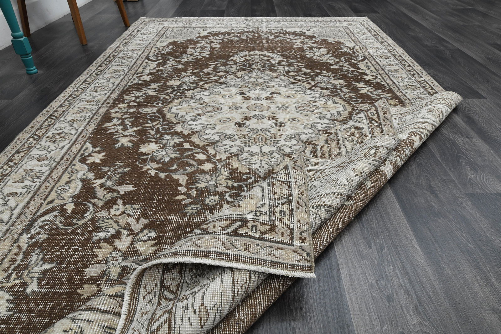 6x10 ft, TURKISH Rug, VINTAGE: Title: 6x10 ft, TURKISH Rug, VINTAGE Origin: Turkey Date/Period: 1960 - 1970 Materials: Wool And Cotton Size: Width: 5.5 feet Length: 9.6 feet Description: This Turkish one-of-a-kind Vintage Turkish R