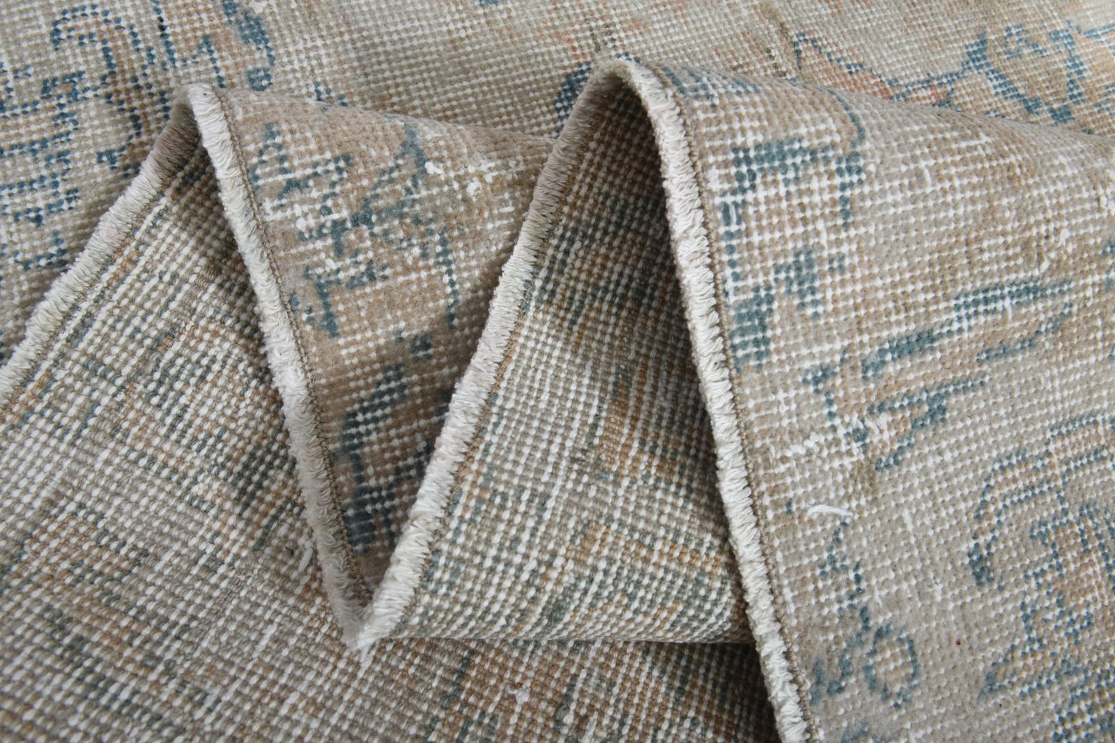 4'9x8'8 ft, ORANGE VINTAGE RUG: Title: 4'9x8'8 ft, ORANGE VINTAGE RUG Origin: Turkey Date/Period: 1960 - 1970 Materials: Wool And Cotton Size: Width: 4.9 feet Length: 8.8 feet Description: This Turkish one-of-a-kind Vintage Turkish