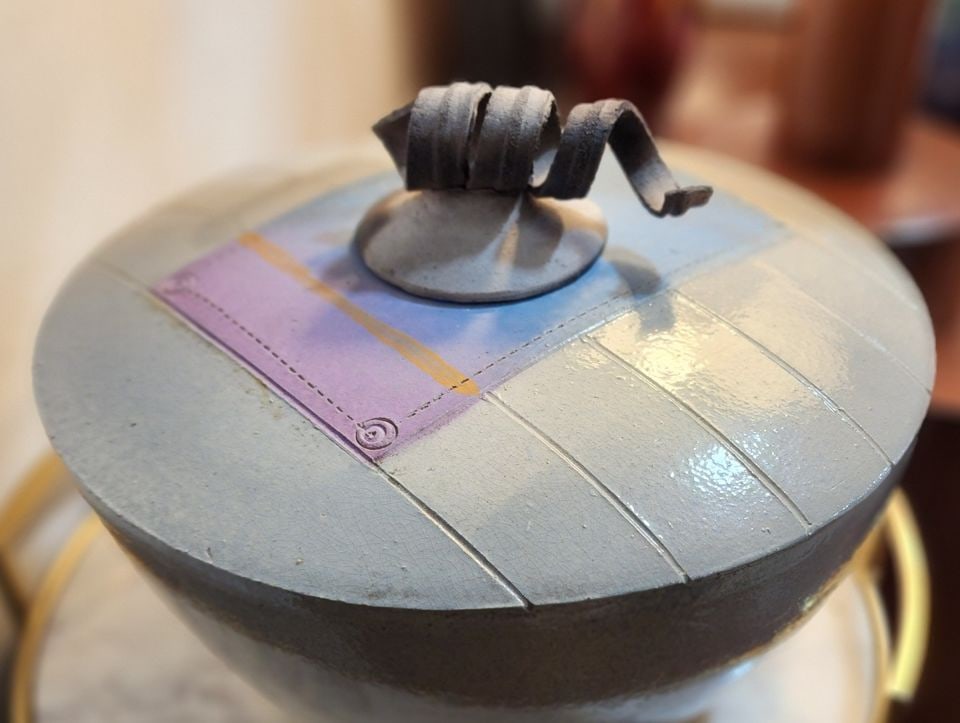 Vintage 80s Memphis-Style ceramic art vase: Vintage 80s Memphis-Style ceramic art vase Reserve: $150.00 Shipping: Domestic: Shipping rates are determined by destination International: Foreign shipping rates are determined by