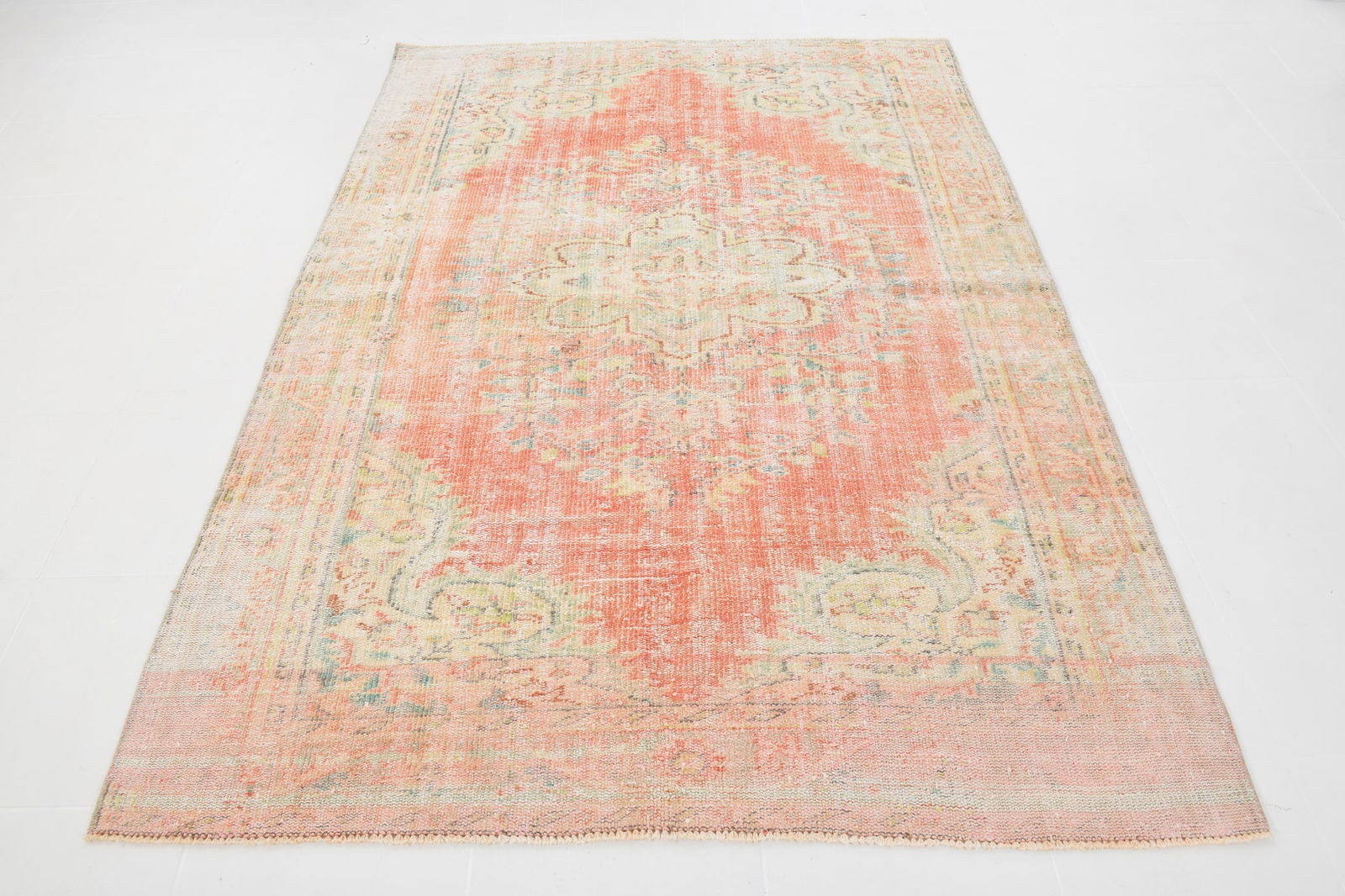5'8'' x 7'10'' Handmade Vintage Wool Rug - 20600 - 2