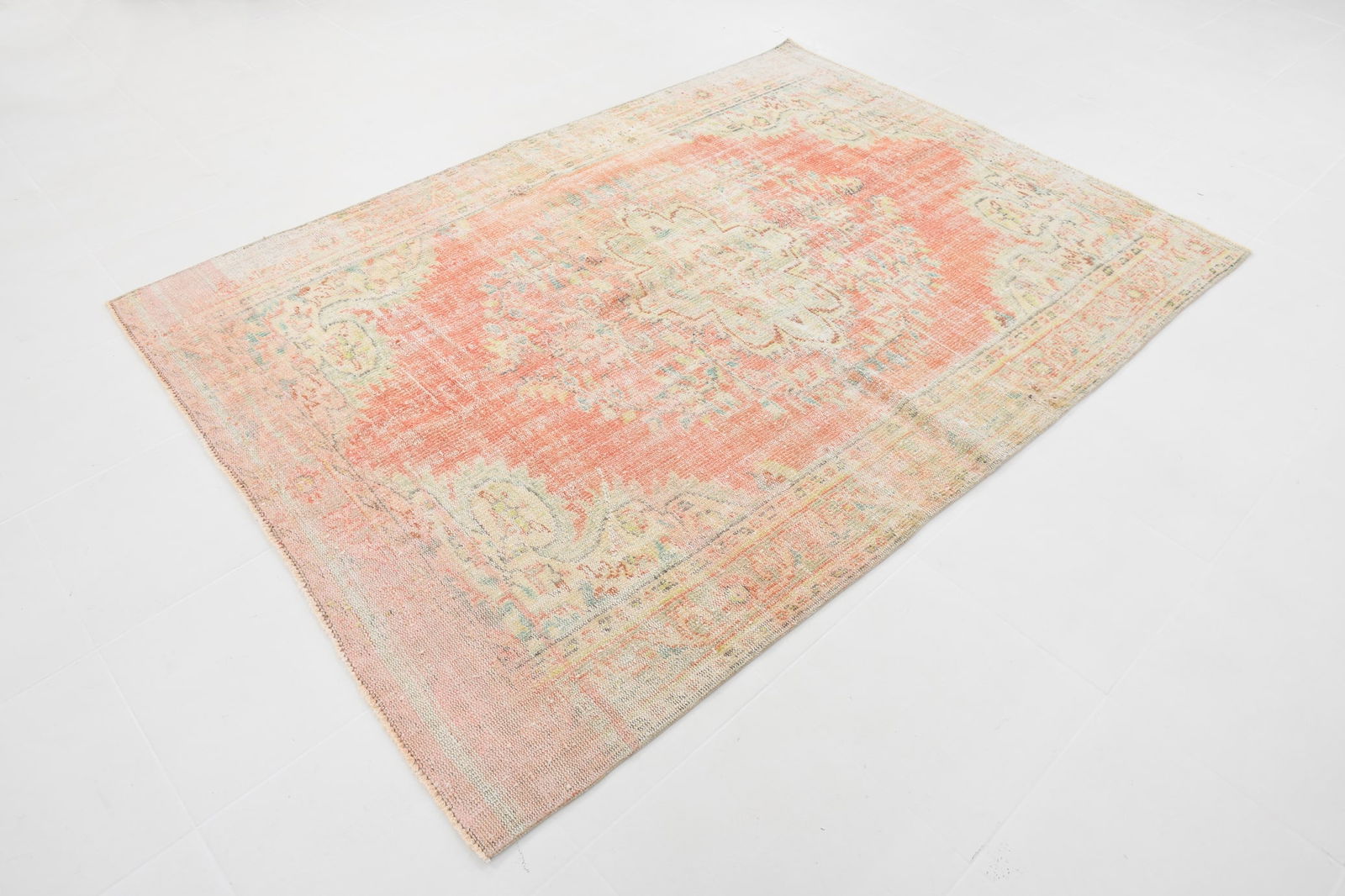 5'8'' x 7'10'' Handmade Vintage Wool Rug - 20600 - 3