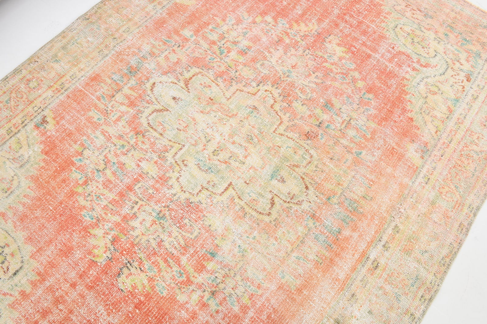 5'8'' x 7'10'' Handmade Vintage Wool Rug - 20600 - 8