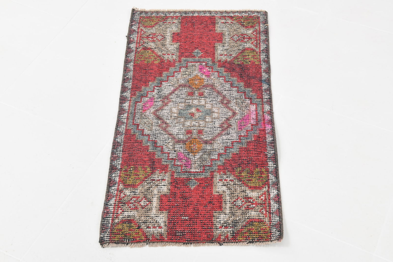1'6'' x 2'11'' Decorative Vintage Rug - 19731 - 2