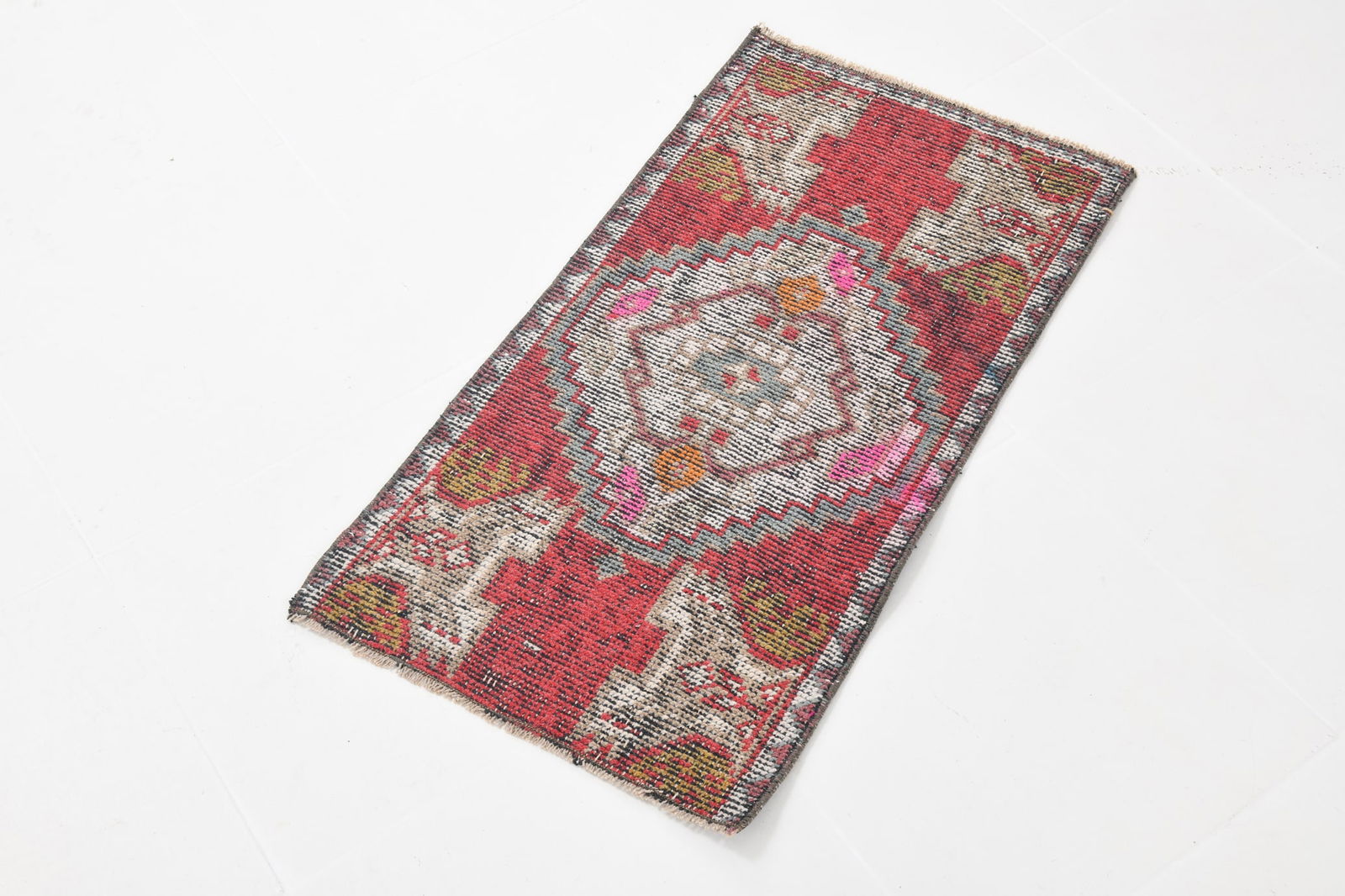 1'6'' x 2'11'' Decorative Vintage Rug - 19731 - 3