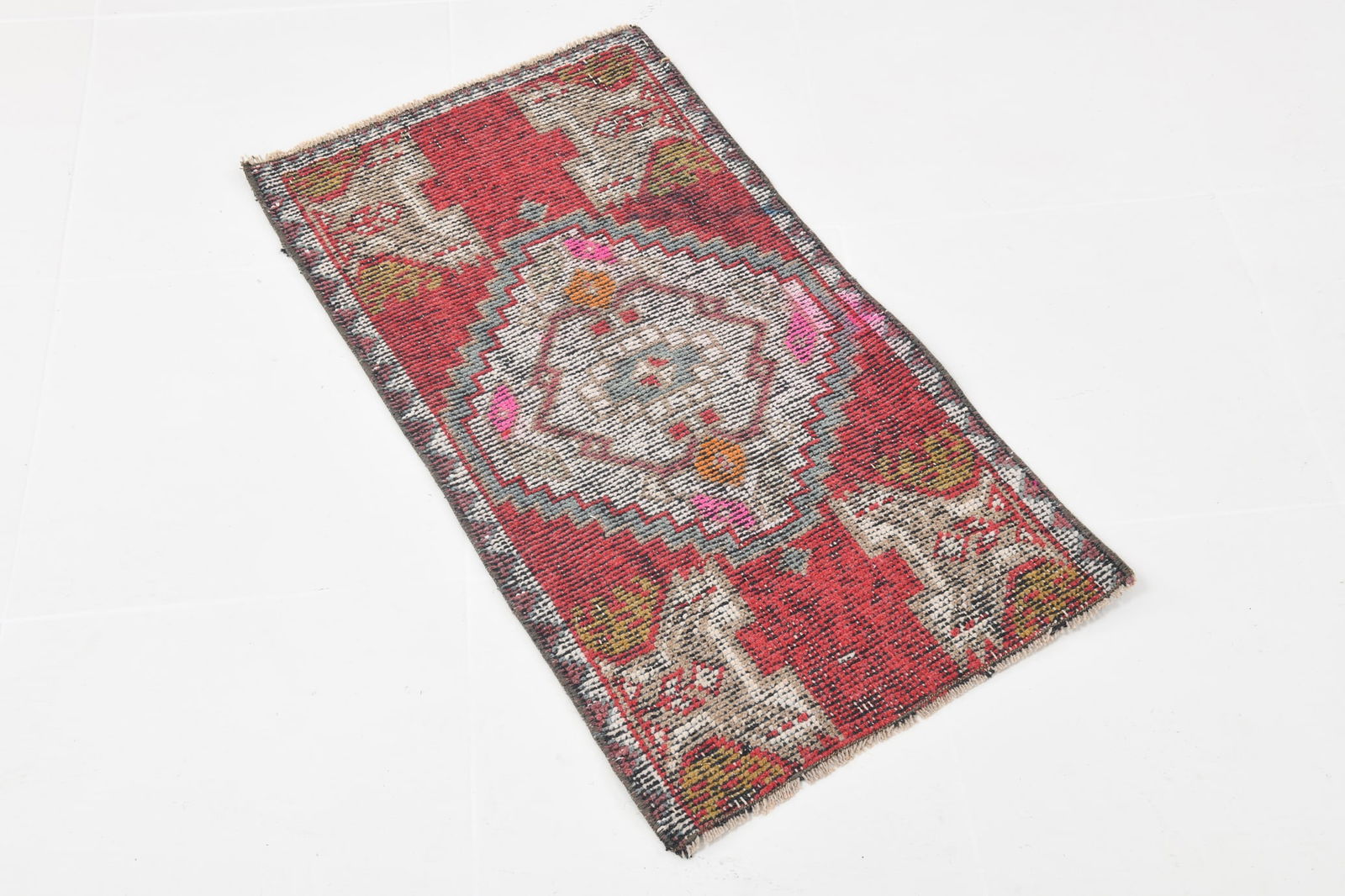 1'6'' x 2'11'' Decorative Vintage Rug - 19731 - 4