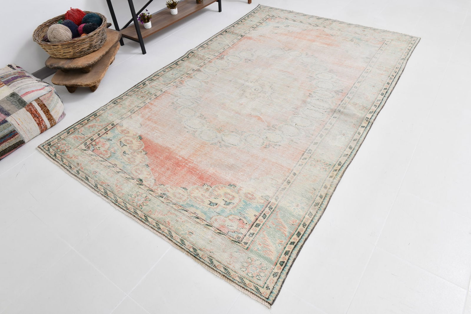 5'8'' x 9'3'' Handmade Vintage Wool Rug - 20715 - 7