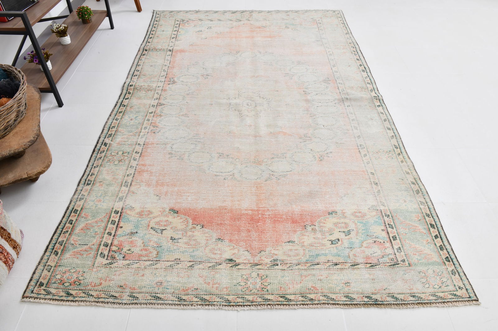 5'8'' x 9'3'' Handmade Vintage Wool Rug - 20715 - 8