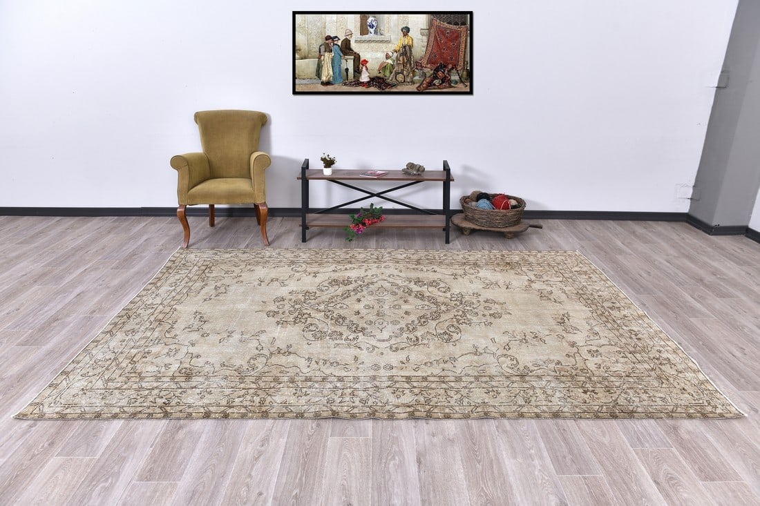 6'4'' x 10'0'' Handmade Vintage Wool Rug - 240842