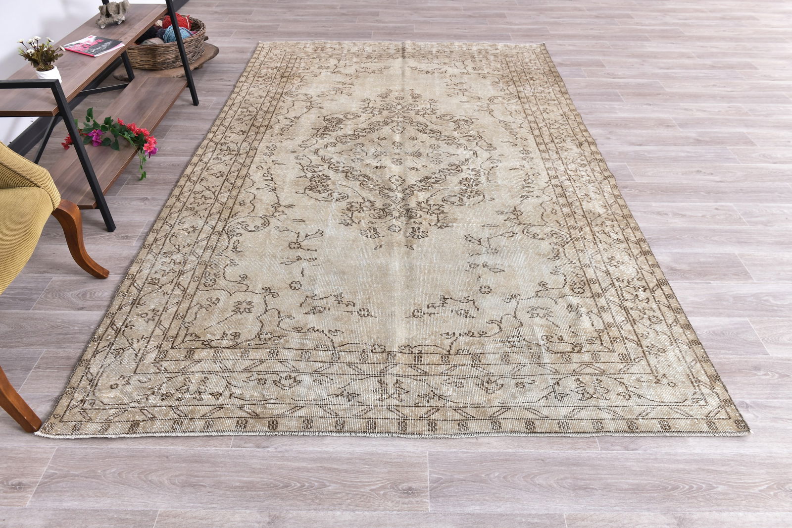 6'4'' x 10'0'' Handmade Vintage Wool Rug - 240842 - 3