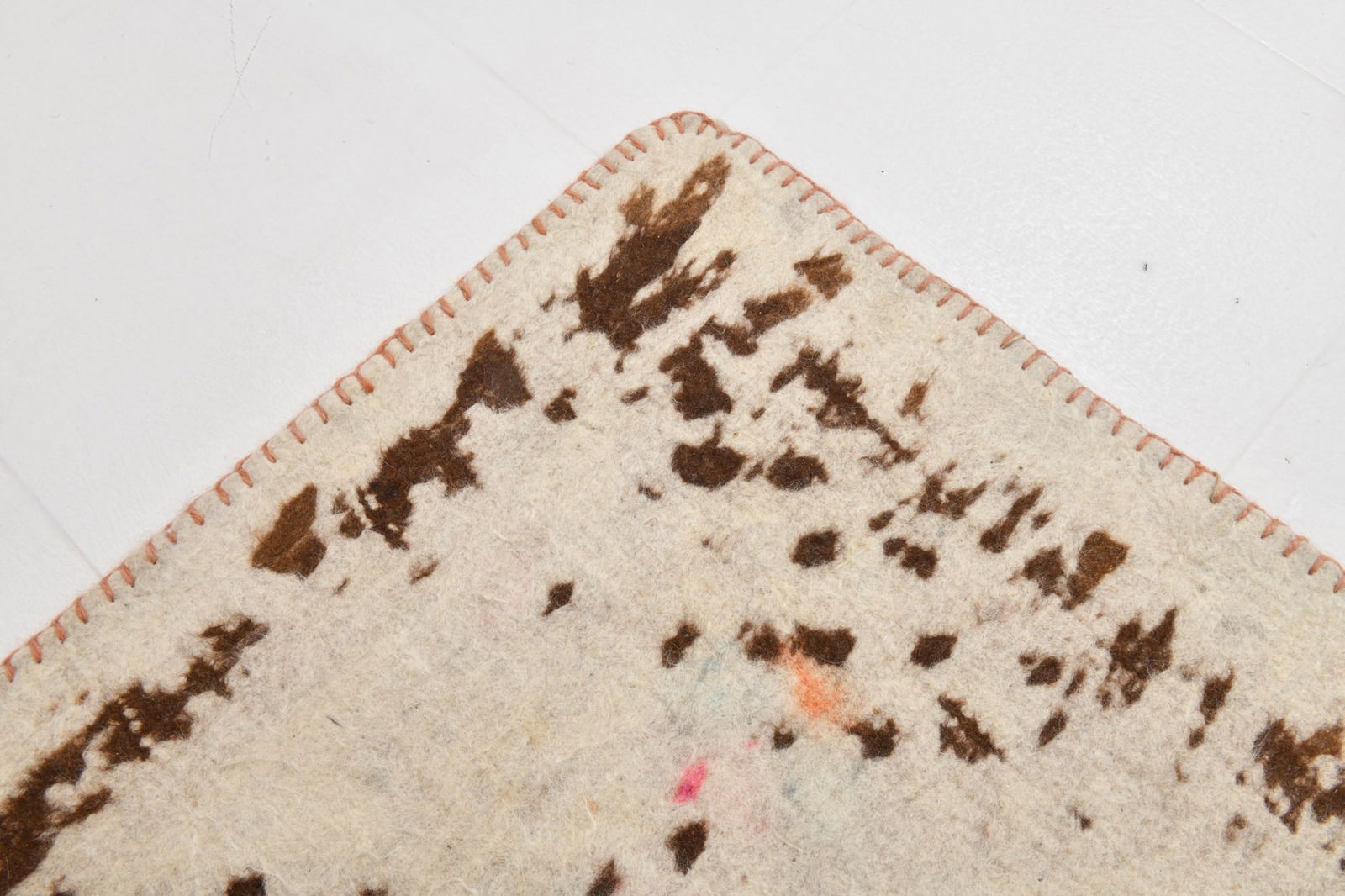 2'7'' x 9'6'' Vintage Felt Rug in Wool - 19988 - 13