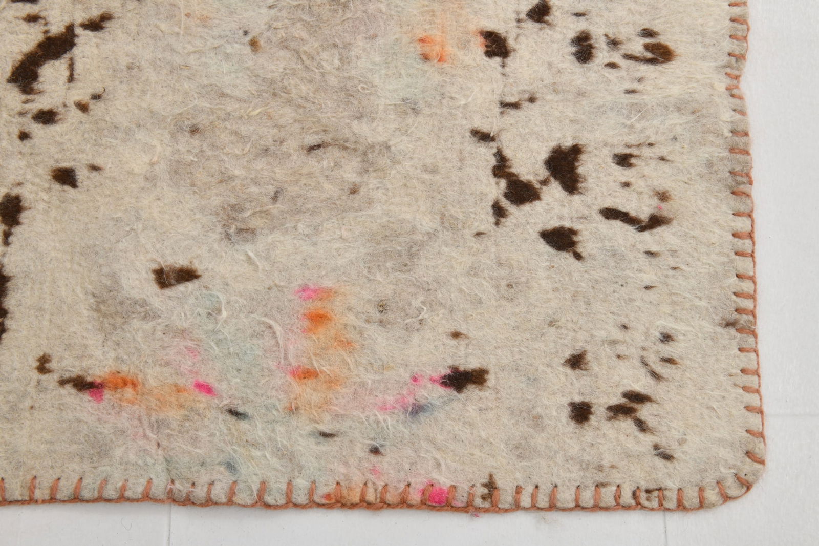 2'7'' x 9'6'' Vintage Felt Rug in Wool - 19988 - 15