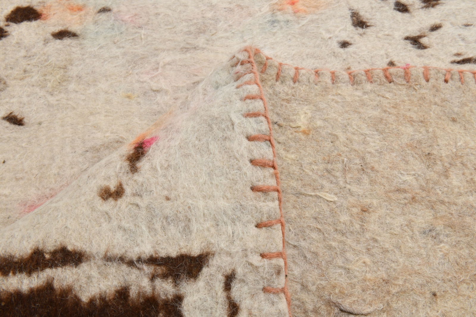 2'7'' x 9'6'' Vintage Felt Rug in Wool - 19988 - 17