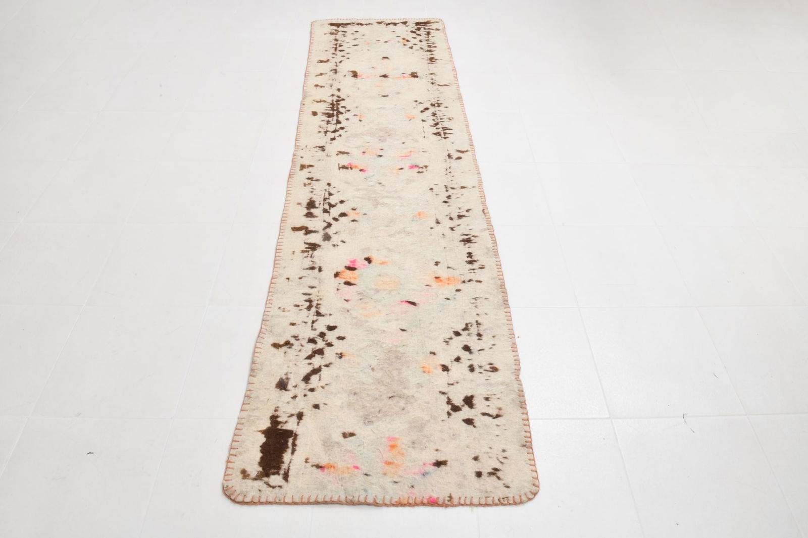 2'7'' x 9'6'' Vintage Felt Rug in Wool - 19988 - 2