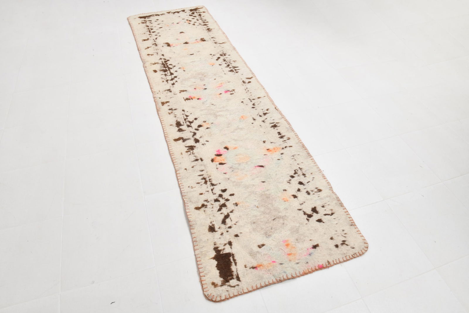 2'7'' x 9'6'' Vintage Felt Rug in Wool - 19988 - 4