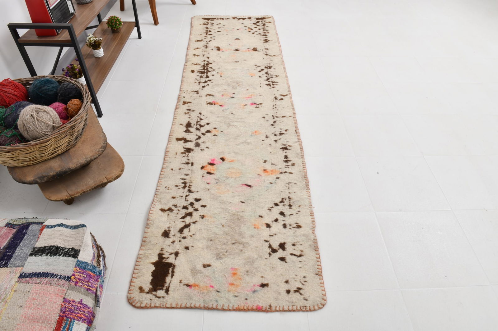2'7'' x 9'6'' Vintage Felt Rug in Wool - 19988 - 8