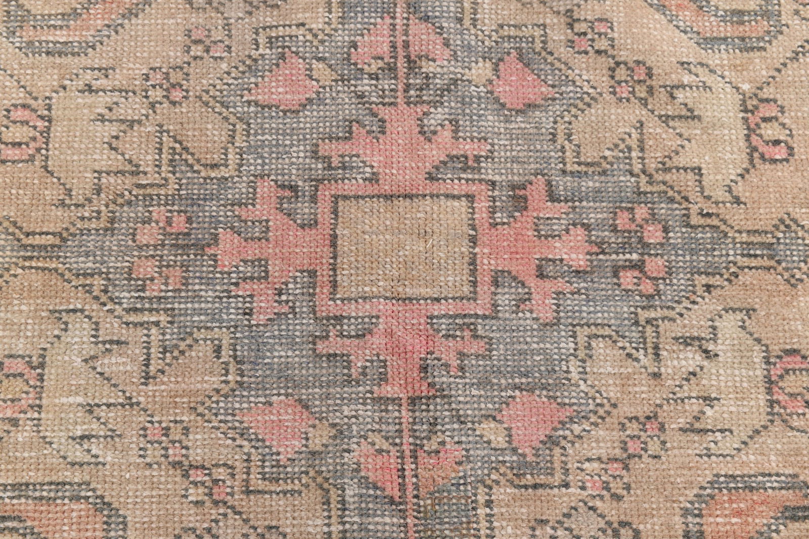 4'4'' x 7'4'' Turkish Vintage Rug - 24013 - 10