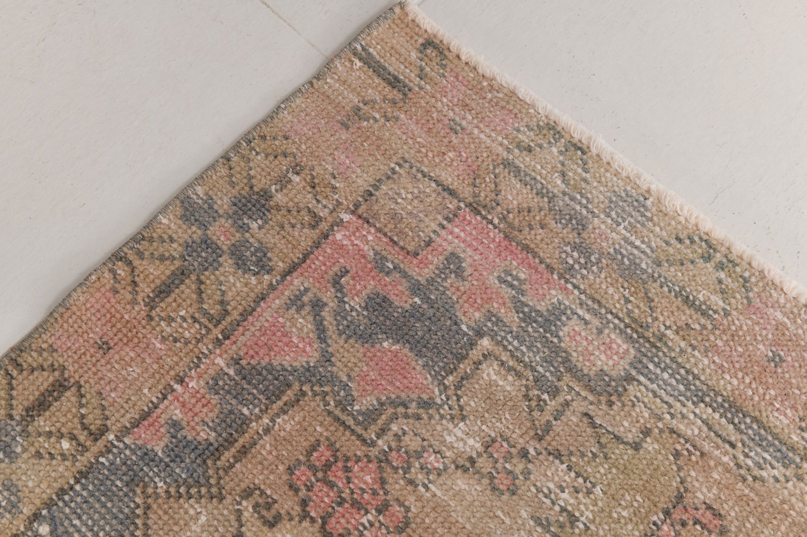 4'4'' x 7'4'' Turkish Vintage Rug - 24013 - 14