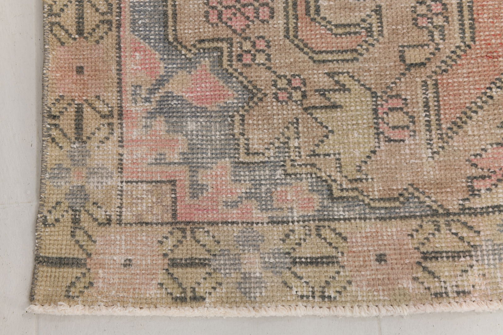 4'4'' x 7'4'' Turkish Vintage Rug - 24013 - 16