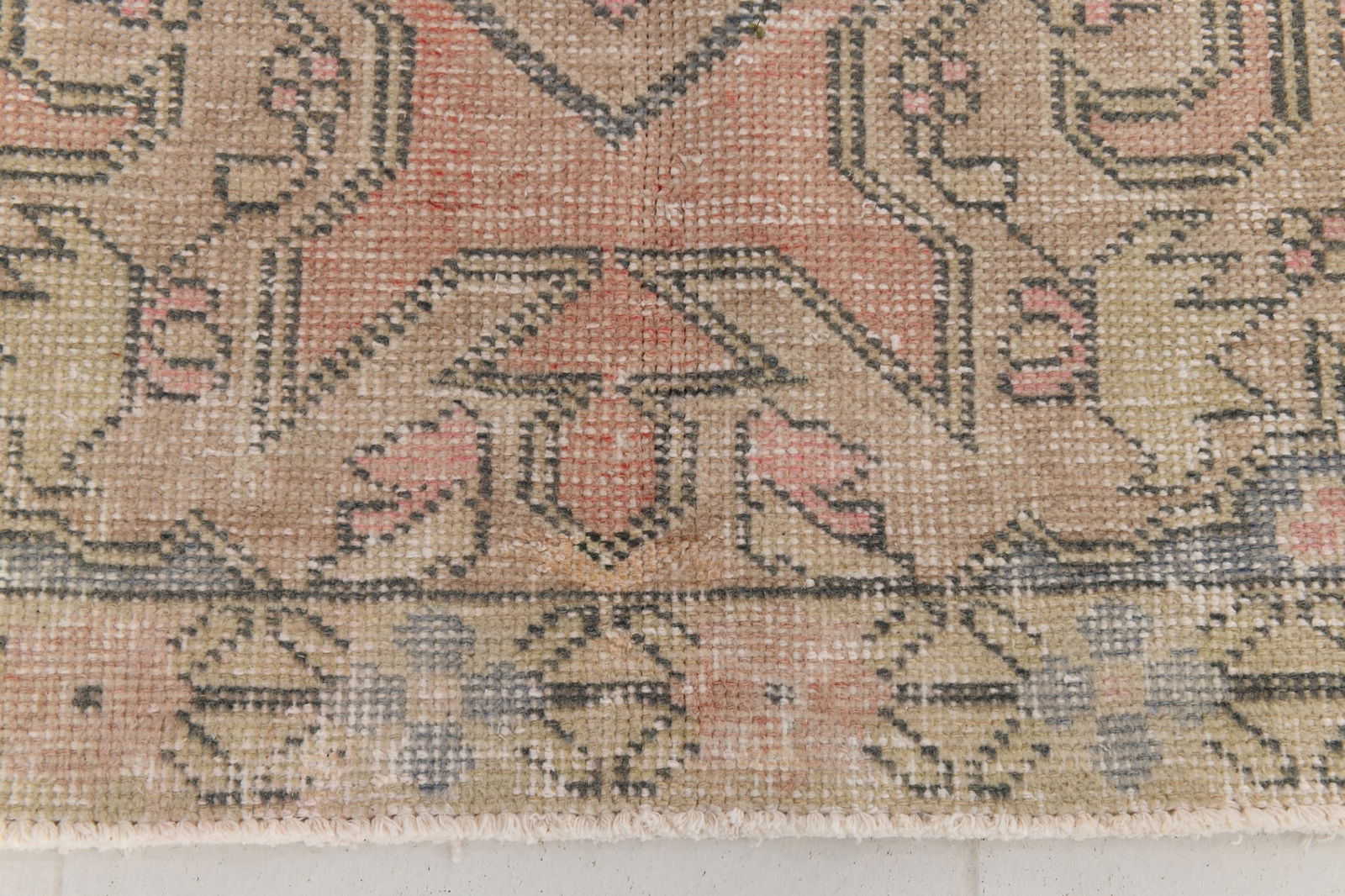 4'4'' x 7'4'' Turkish Vintage Rug - 24013 - 17