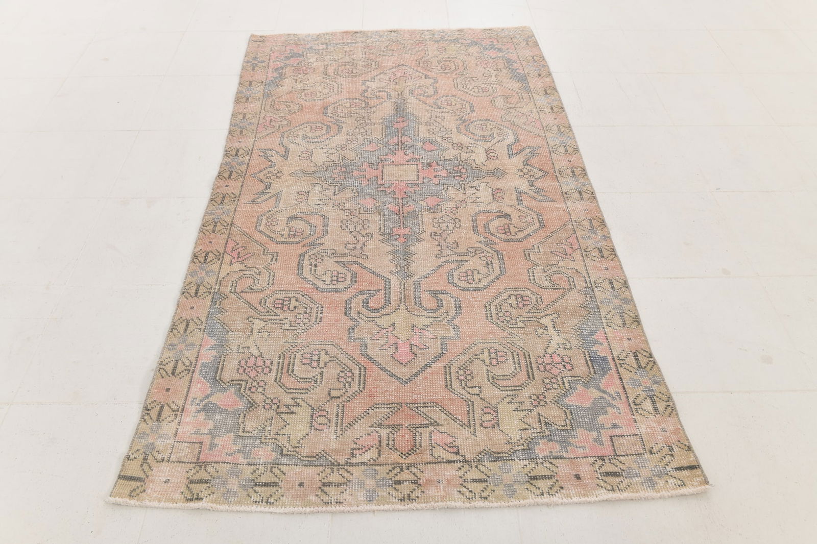 4'4'' x 7'4'' Turkish Vintage Rug - 24013 - 2
