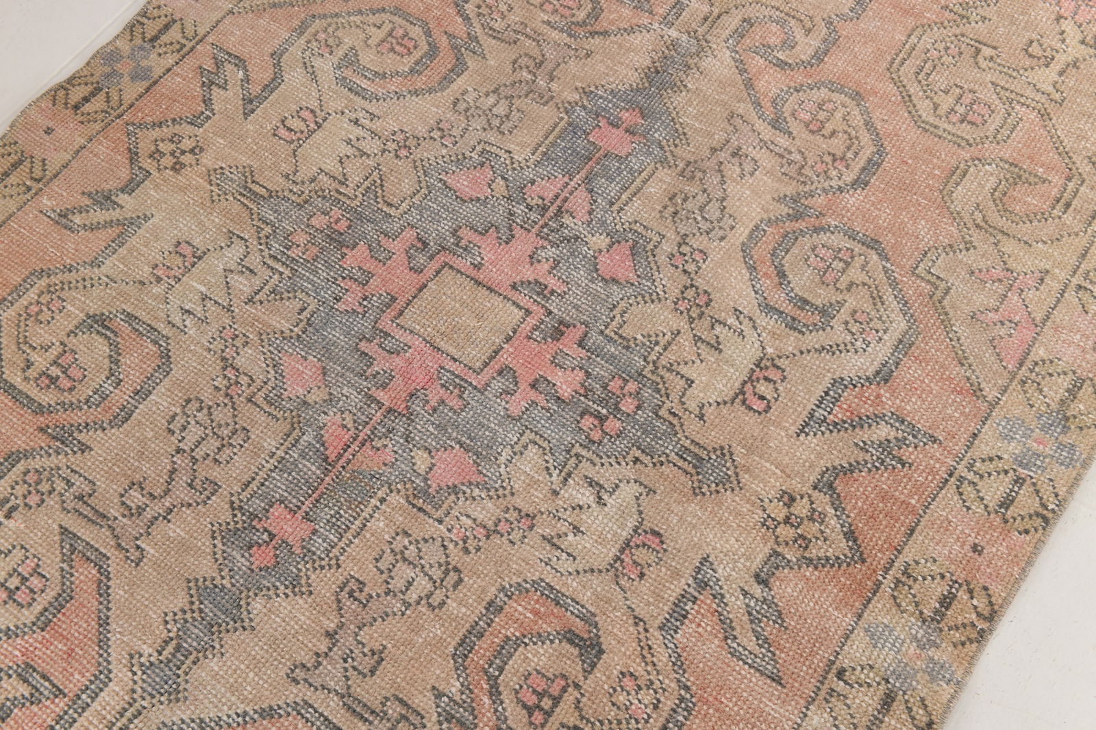 4'4'' x 7'4'' Turkish Vintage Rug - 24013 - 8