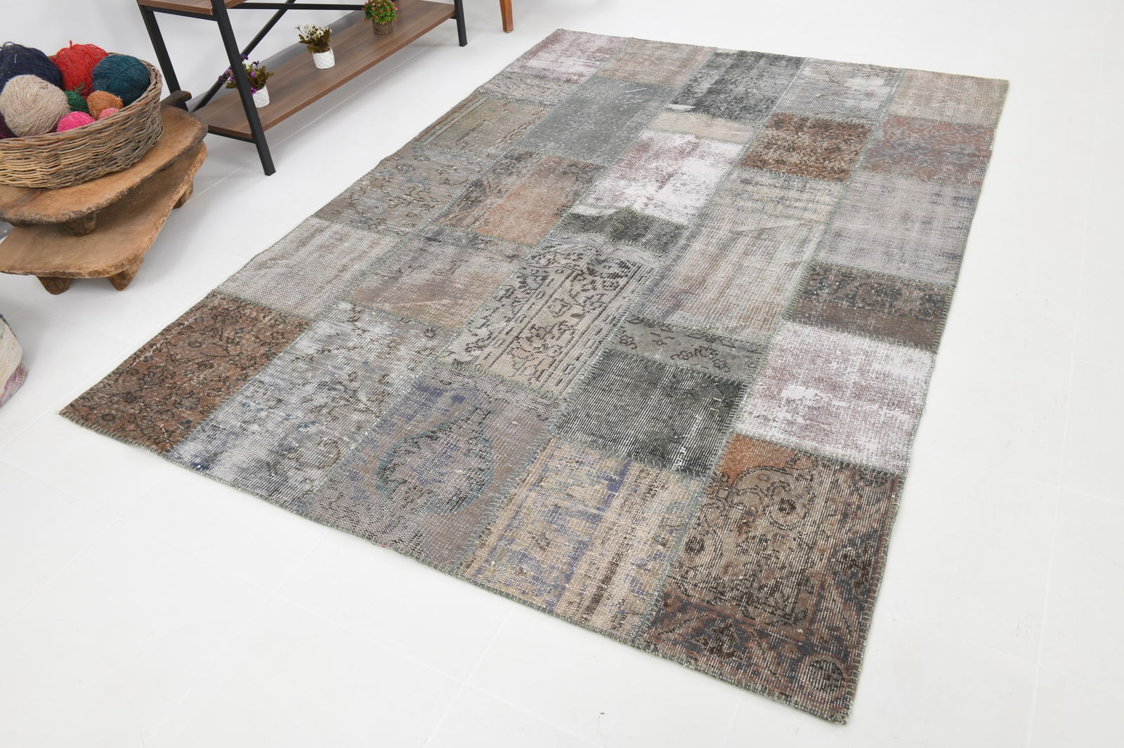 5'7'' x 8'1'' Handmade Vintage Wool Patchwork Rug - 297 - 7
