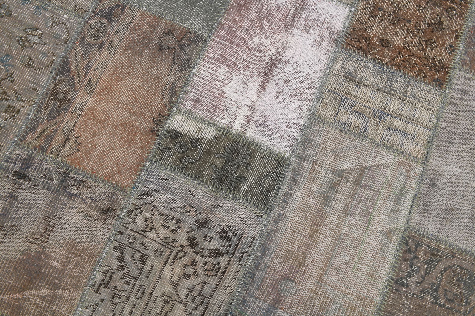 5'7'' x 8'1'' Handmade Vintage Wool Patchwork Rug - 297 - 9