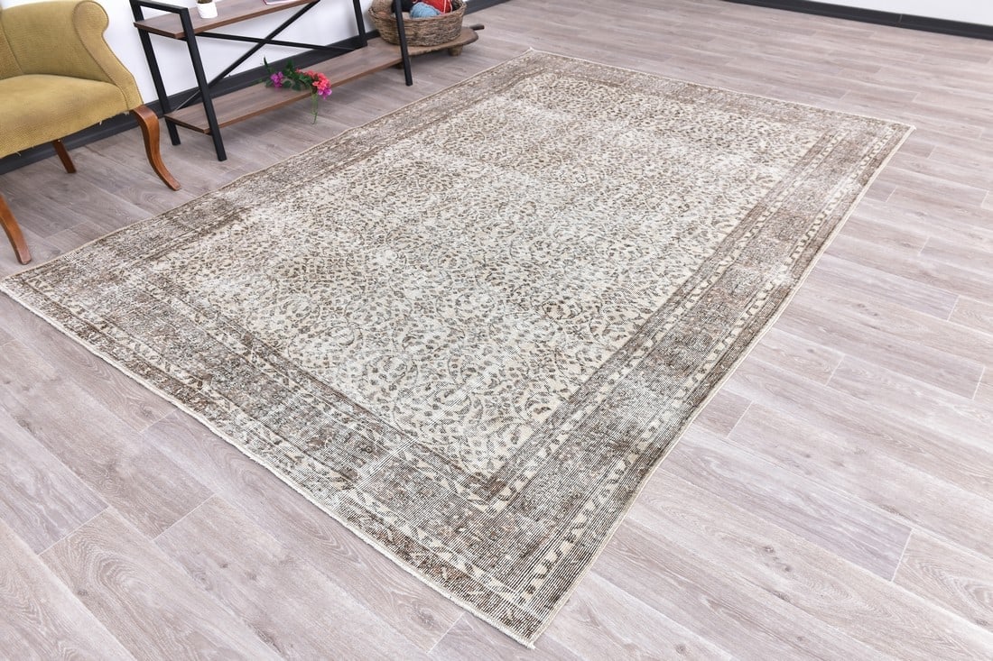 6'11'' x 9'9'' Turkish Vintage Runner Rug - 240832 - 2