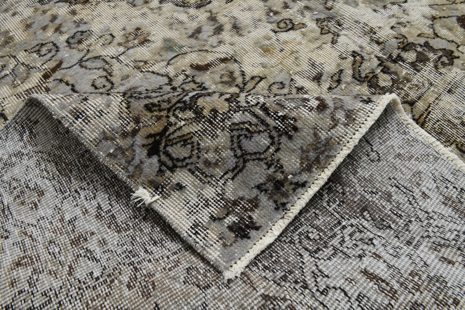 6'9'' x 9'5'' Handmade Vintage Wool Rug - 6606 - 18