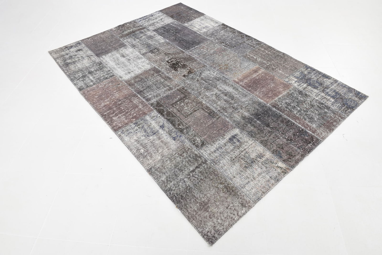 5'8'' x 8'0'' Handmade Vintage Wool Patchwork Rug - 319 - 3