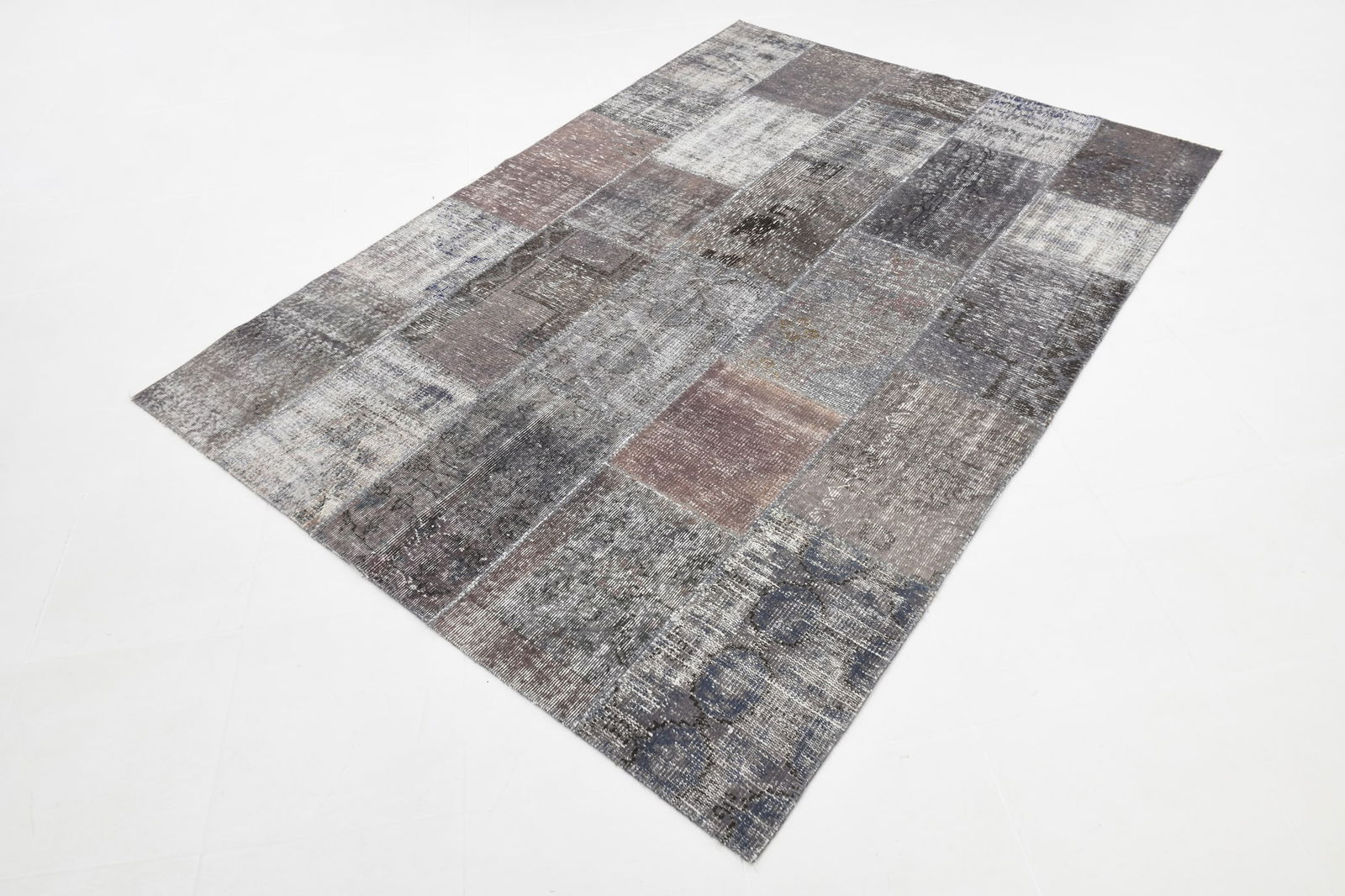 5'8'' x 8'0'' Handmade Vintage Wool Patchwork Rug - 319 - 4