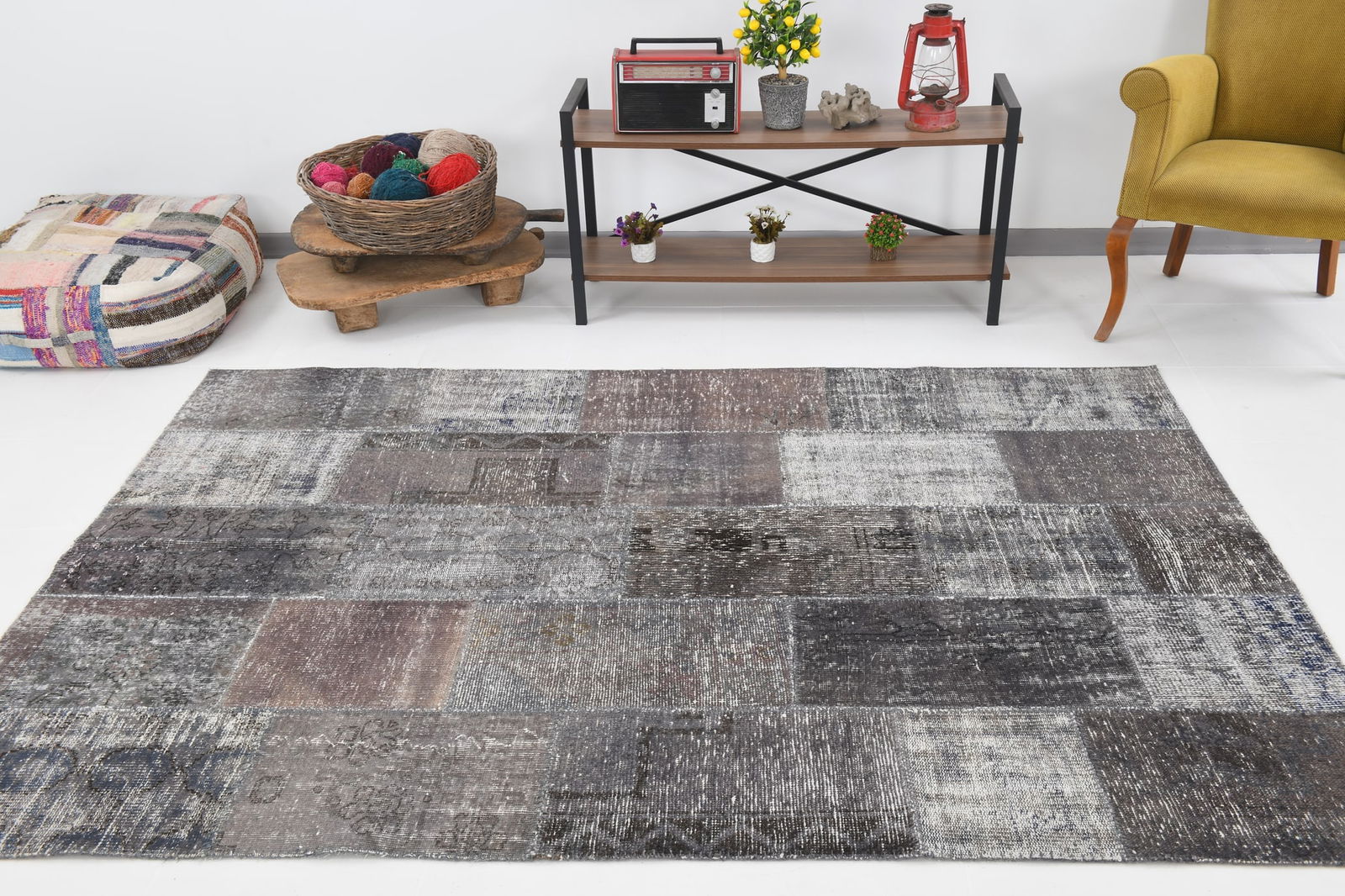 5'8'' x 8'0'' Handmade Vintage Wool Patchwork Rug - 319 - 6