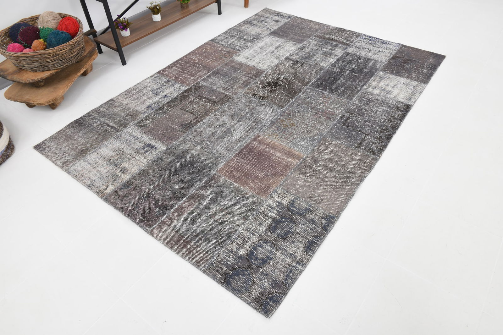 5'8'' x 8'0'' Handmade Vintage Wool Patchwork Rug - 319 - 7