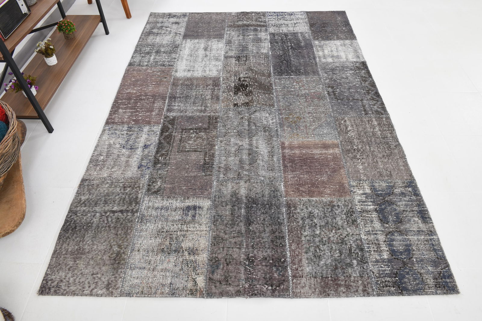 5'8'' x 8'0'' Handmade Vintage Wool Patchwork Rug - 319 - 8