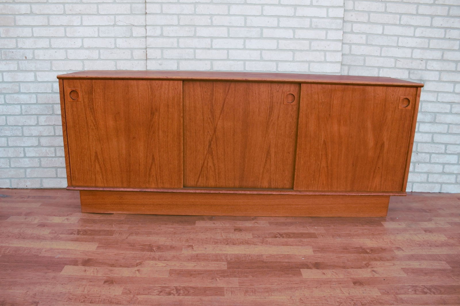 Mid Century Modern Dyrlund Teak Sideboard Credenza (1 of 6)