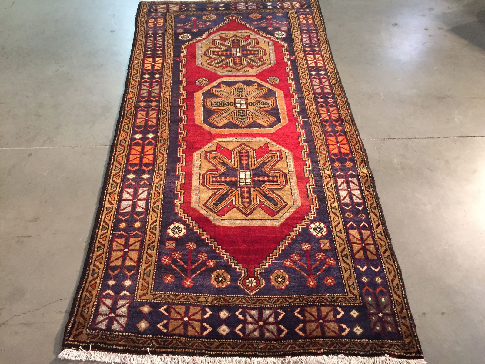 STUNNING AUTHENTIC PERSIAN RUG 4'.0" X8'.1": Title:STUNNING AUTHENTIC PERSIAN RUG 4'.0" X8'.1" Description:4'.0"X 8'.1" eye catching Authentic Vintage Persian Hamedan , in Geometric pattern multi accent colors, Vege dye Hand Knotted in Iran 100%