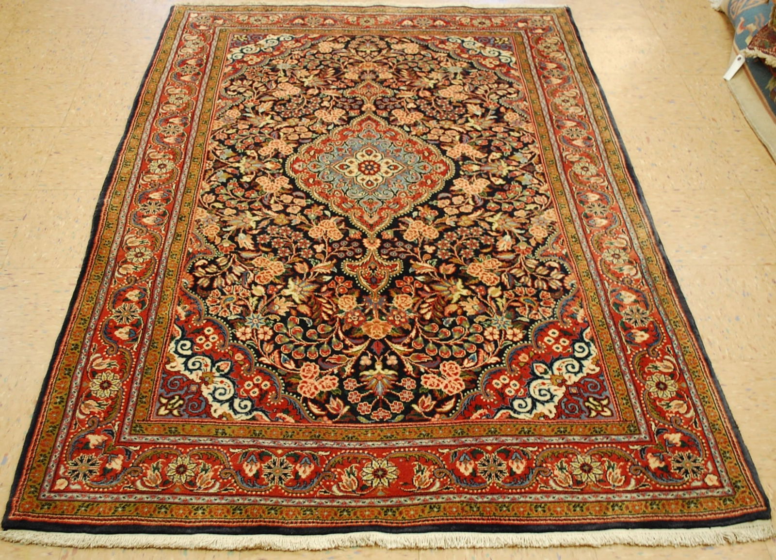 PERSIAN SARUK RUG 4' 7" x 6'10" (1 of 11)