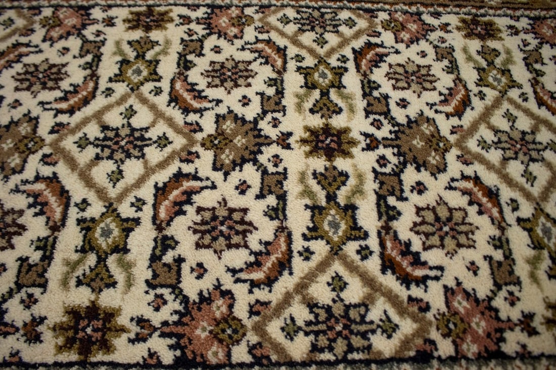 Cream Floral Tribal 2'5X4'7 Indo-Bidjar Oriental Rug - 5