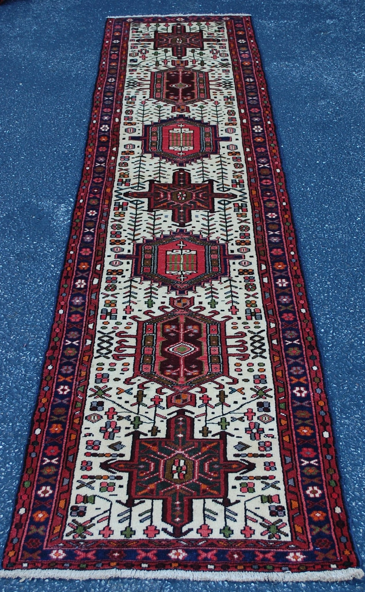Persian HERIZ RUG 2' 5" x 10' 5" (1 of 7)