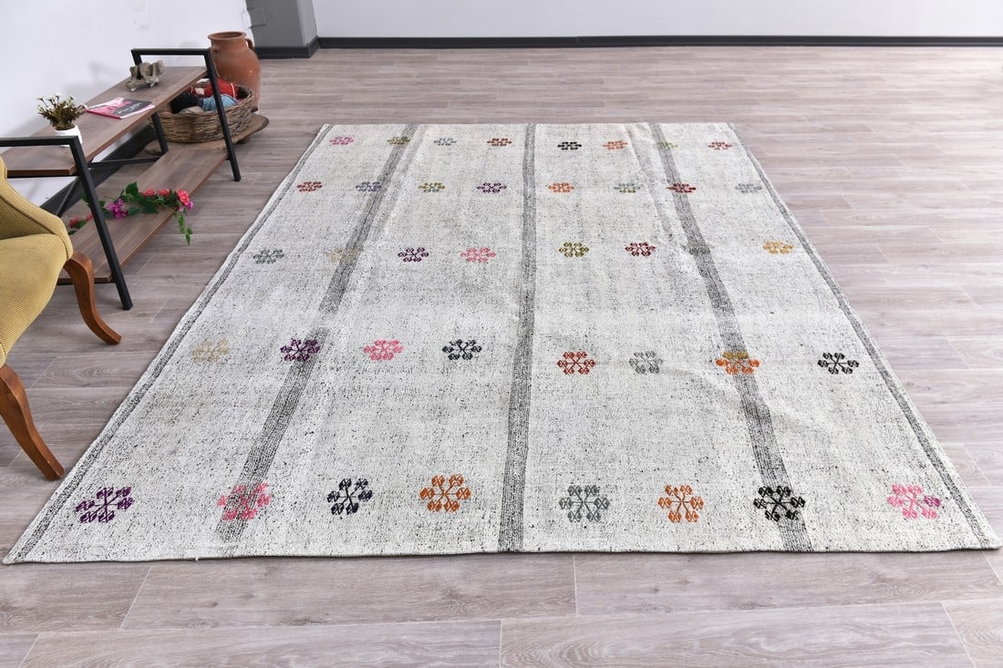 7'10'' x 9'11'' Turkish Rug - 241103 - 3