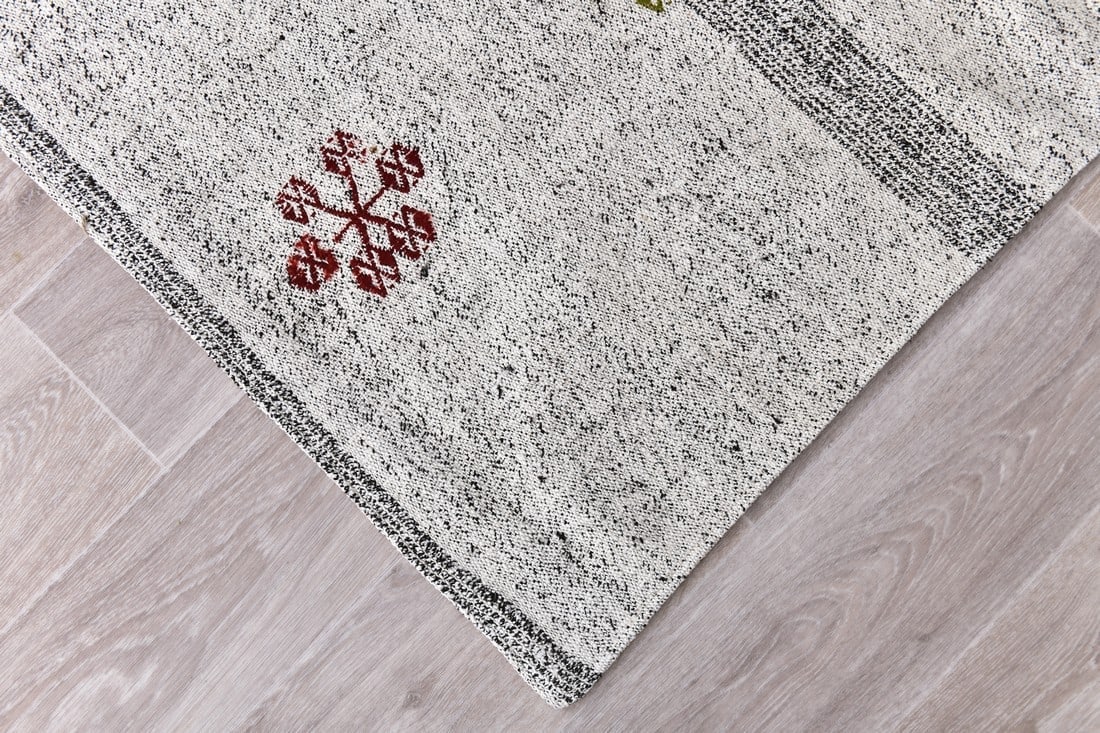 7'10'' x 9'11'' Turkish Rug - 241103 - 7